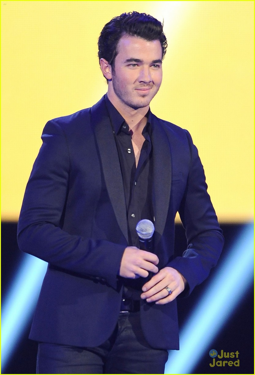 Kevin Jonas Video Game Awards 2011 Photo 451819 Photo Gallery Just Jared Jr.