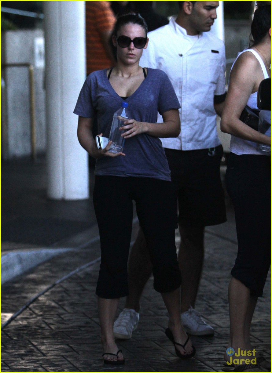 jessica lowndes miami yoga 05