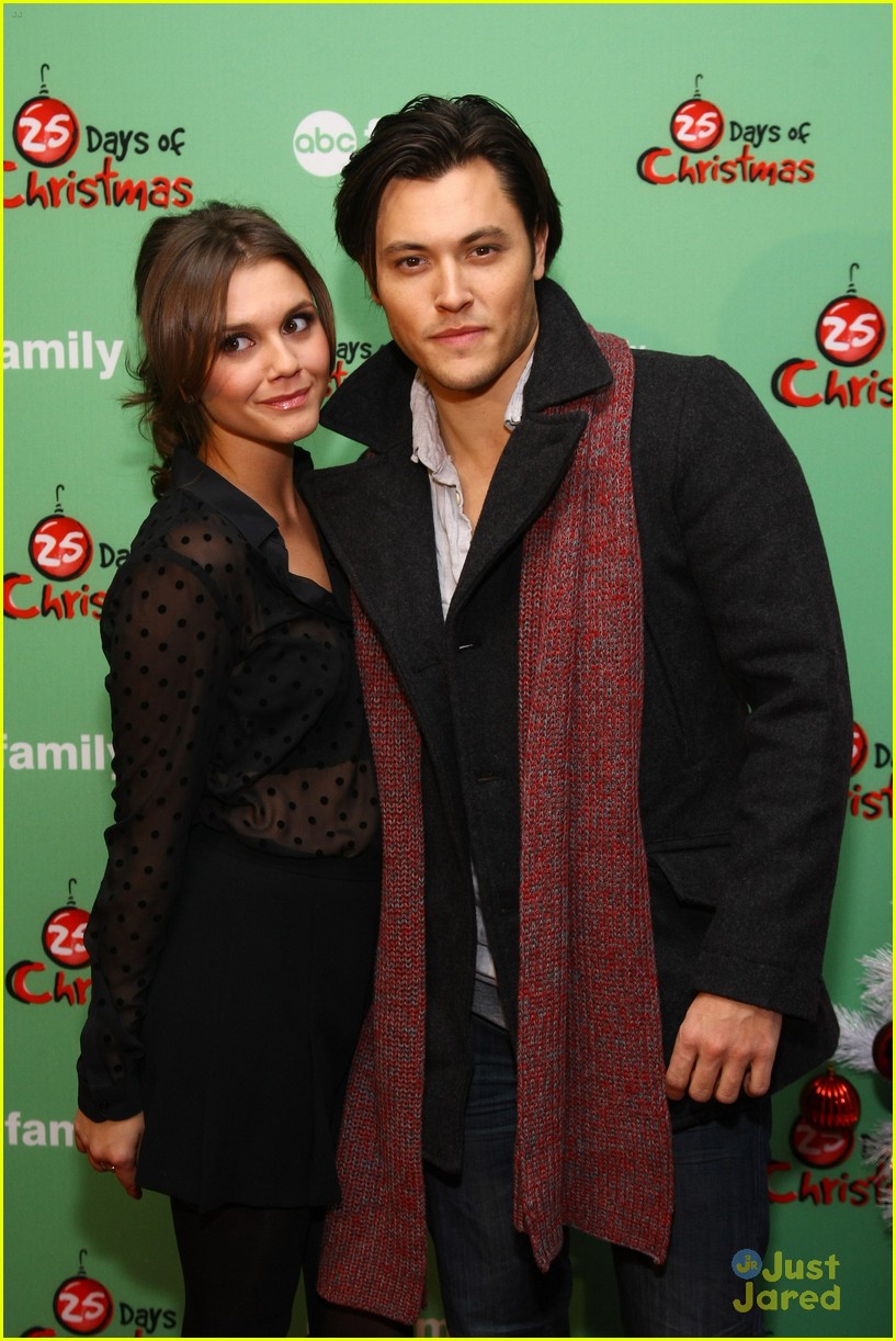 Redford Christmas Walk 2022 Alexandra Chando & Blair Redford Walk In A Winter Wonderland: Photo 450898  | Alexandra Chando, Blair Redford, The Lying Game Pictures | Just Jared Jr.