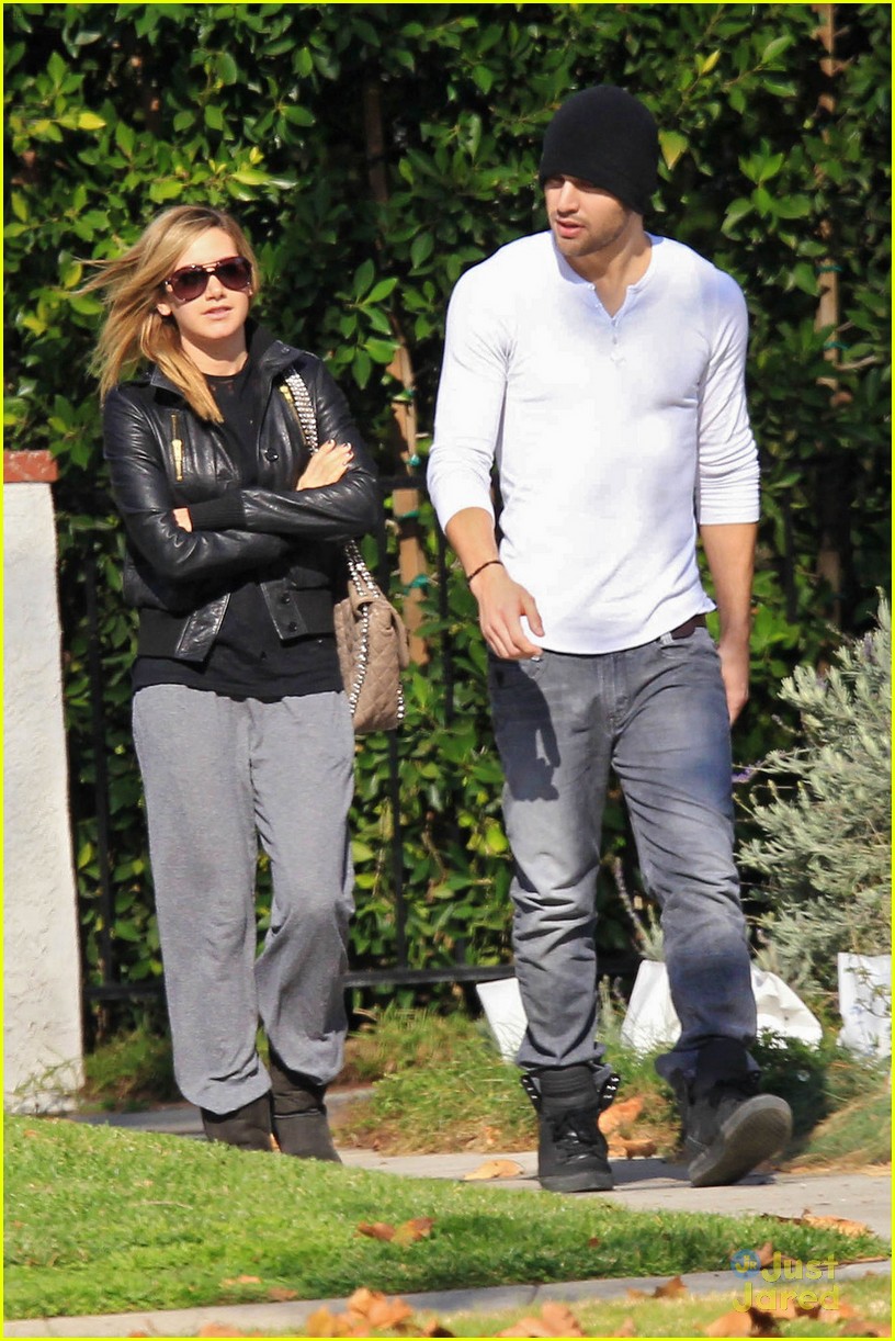 Ashley Tisdale Shares Holiday Traditions | Photo 452309 - Photo Gallery
