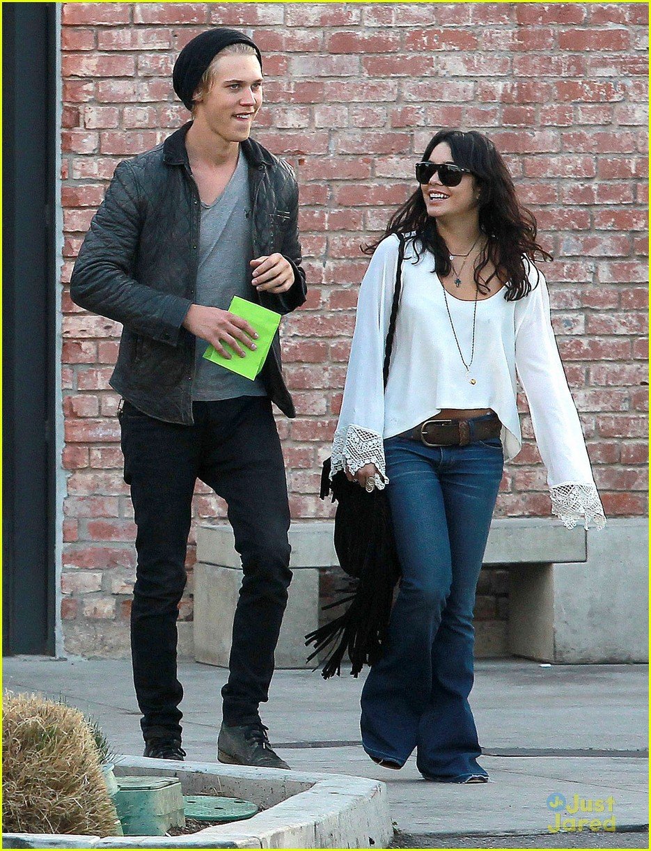 vanessa hudgens austin butler kiss kiss 05