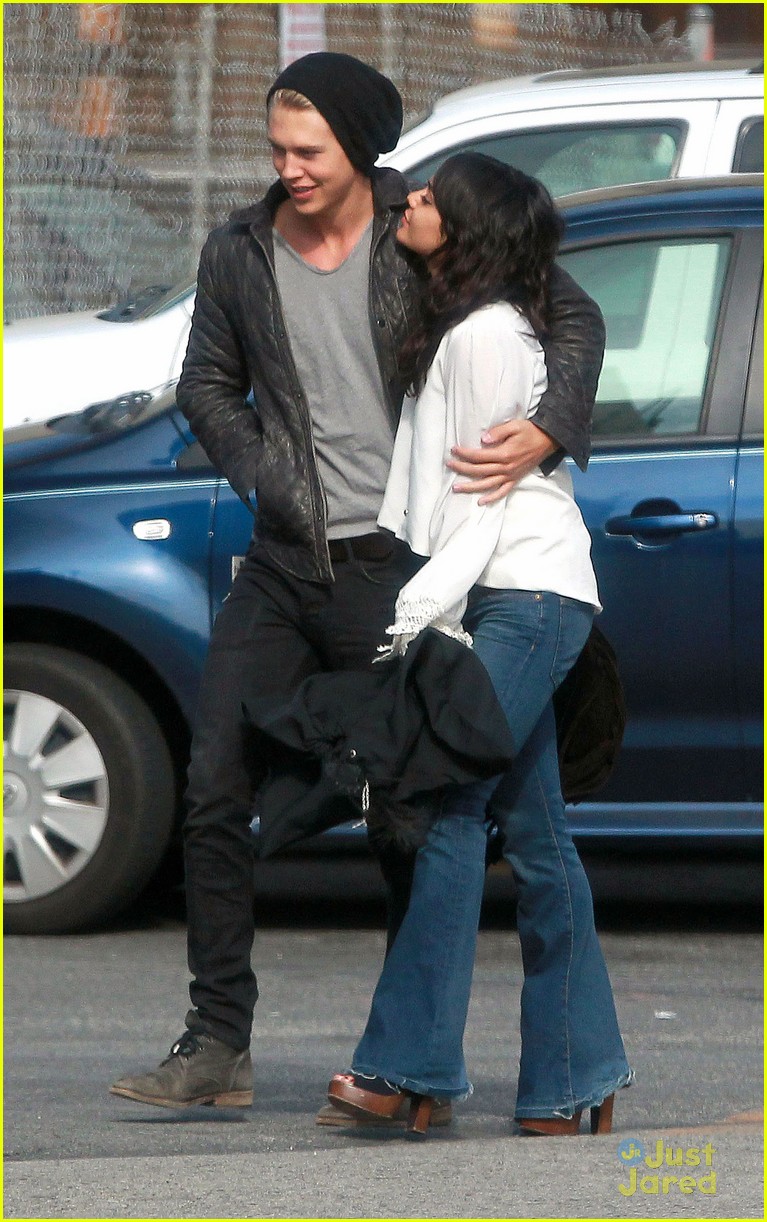 vanessa hudgens austin butler kiss kiss 07