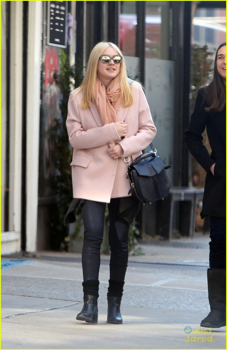 Full Sized Photo of dakota fanning pink jacket 04 | Dakota Fanning