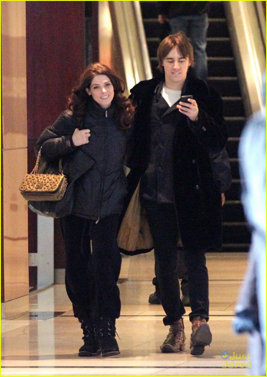 Full Sized Photo Of Ashley Greene Reeve Carney Nyc Ashley Greene Reeve Carney Check Out