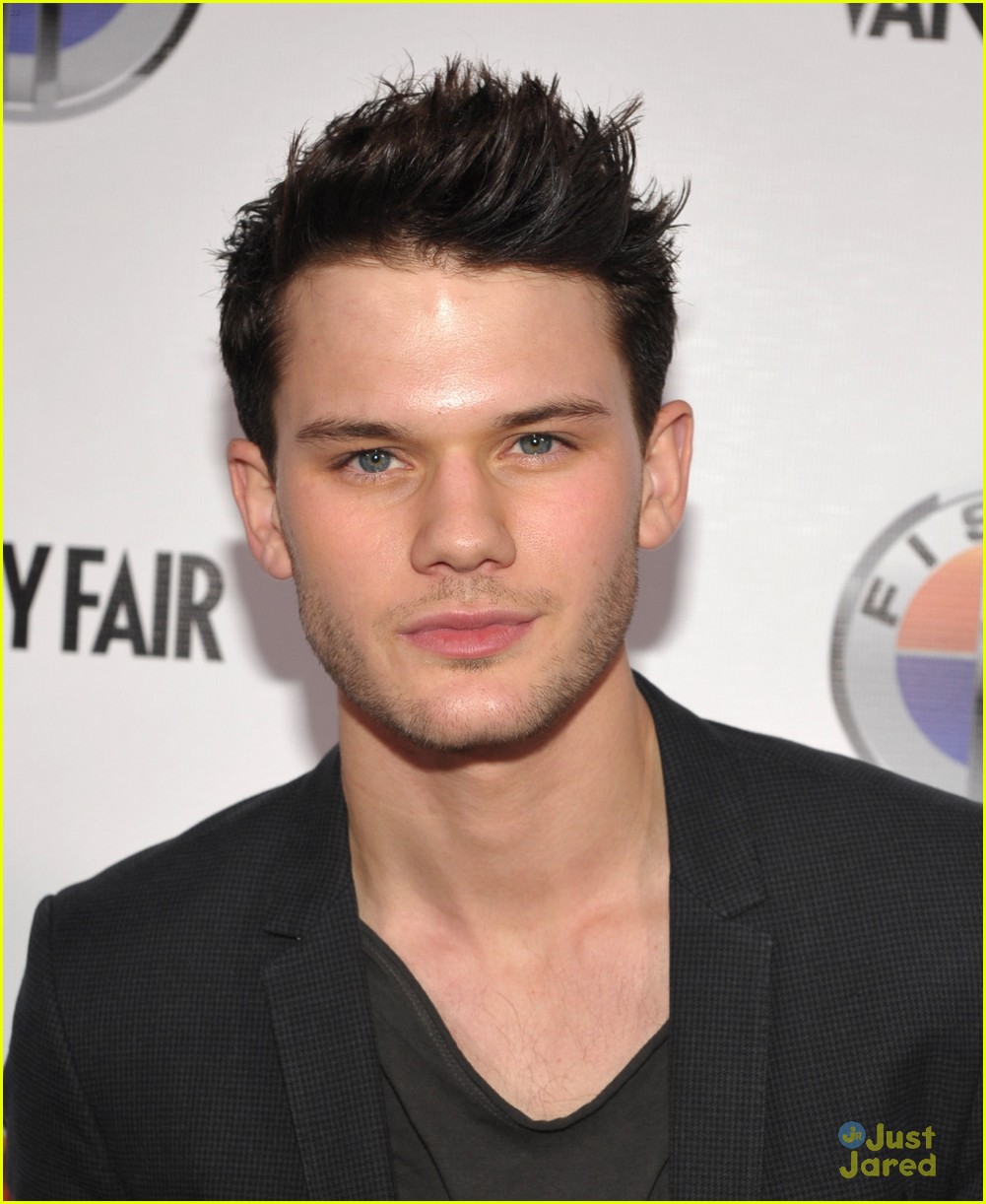 Jeremy Irvine Afi And Critics Choice Awards 2012 Photo 455535