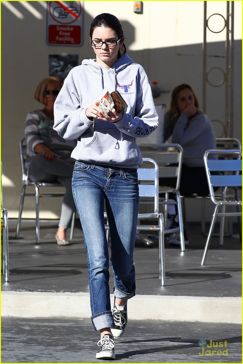 Kendall Jenner: Dog & Dash! | Photo 456316 - Photo Gallery | Just Jared Jr.