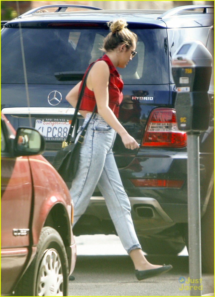 Full Sized Photo of miley liam lunch la 02 | Miley Cyrus & Liam