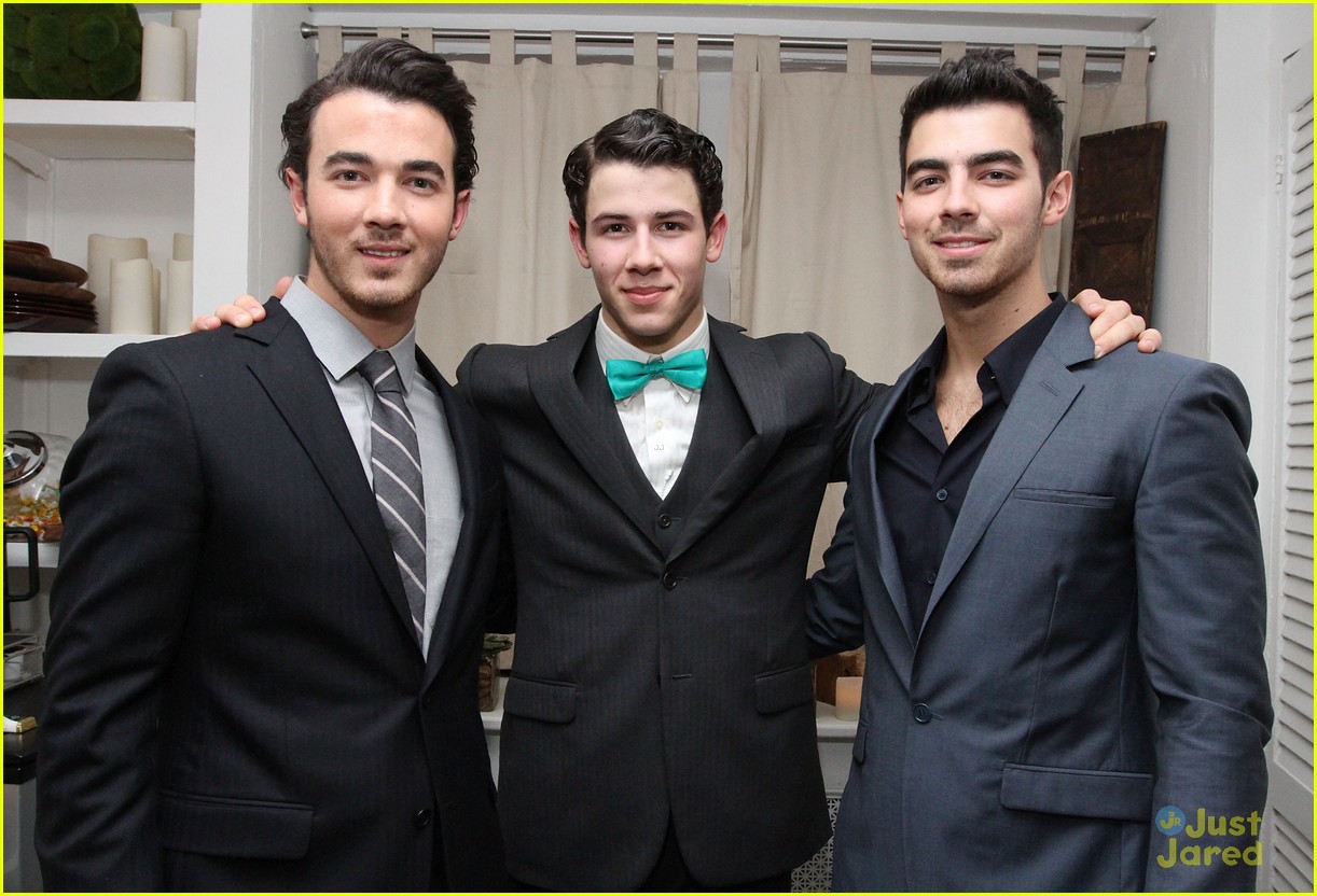 Nick Jonas: 'How To Succeed' with Joe and Kevin! | Photo 457153 - Photo ...