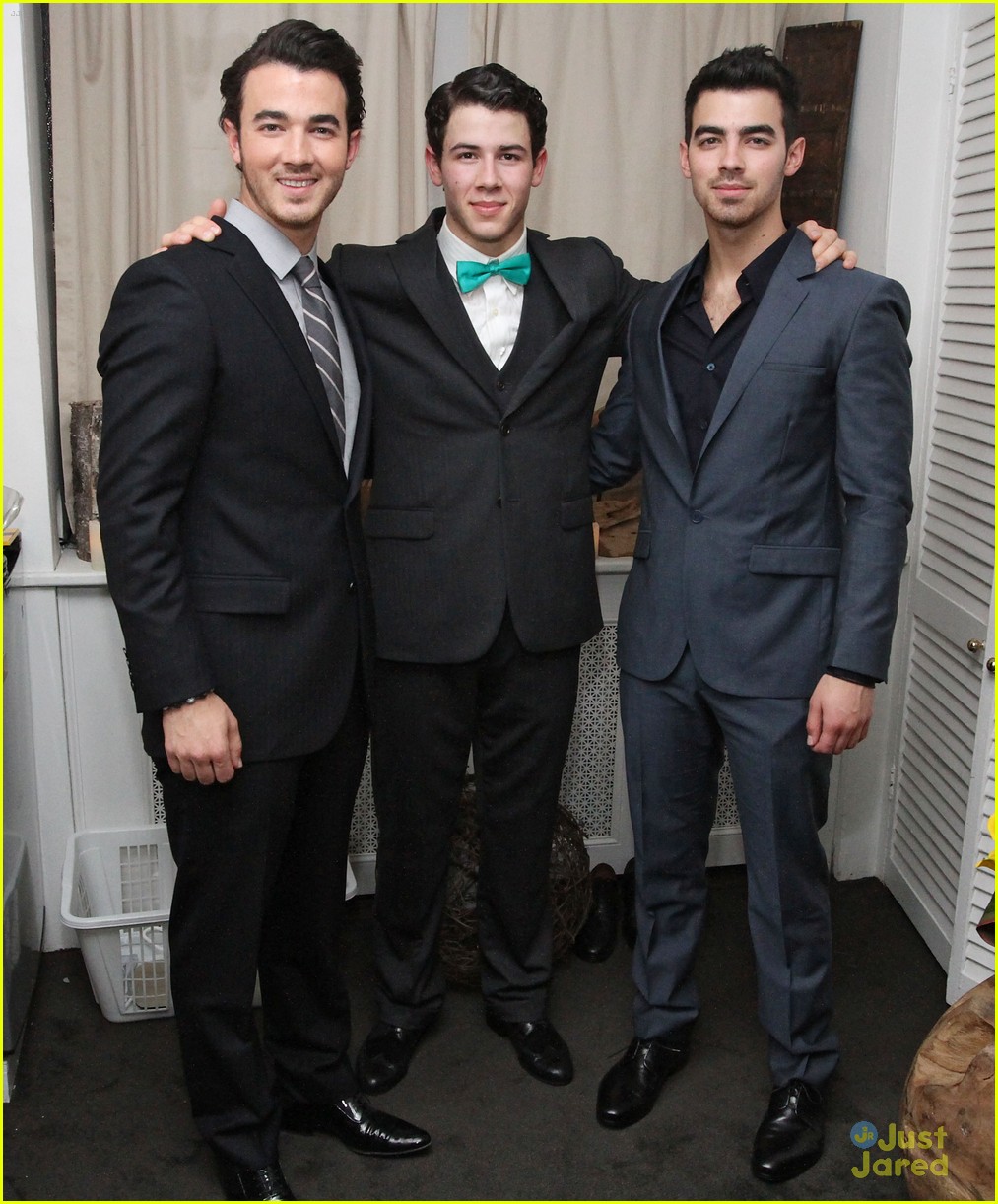 Nick Jonas: 'How To Succeed' with Joe and Kevin! | Photo 457163 - Photo ...