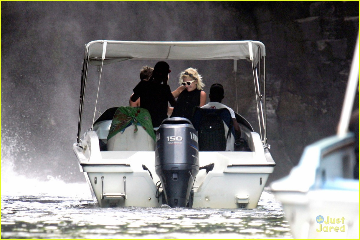 Pixie Lott: Motor Boat Ride with Oliver Cheshire! | Photo 453754