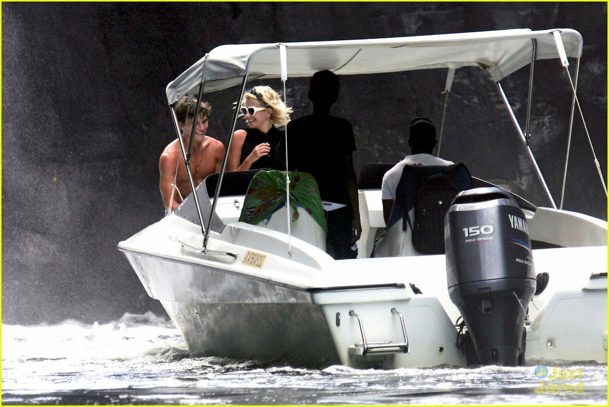 Pixie Lott: Motor Boat Ride with Oliver Cheshire! | Photo 453758