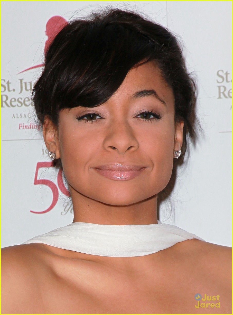 странные формы лица. ромбовидное лицо дженнифер лоуренс. кира найтли скулы. странные формы лица. энн хэтэуэй с короткой стрижкой.