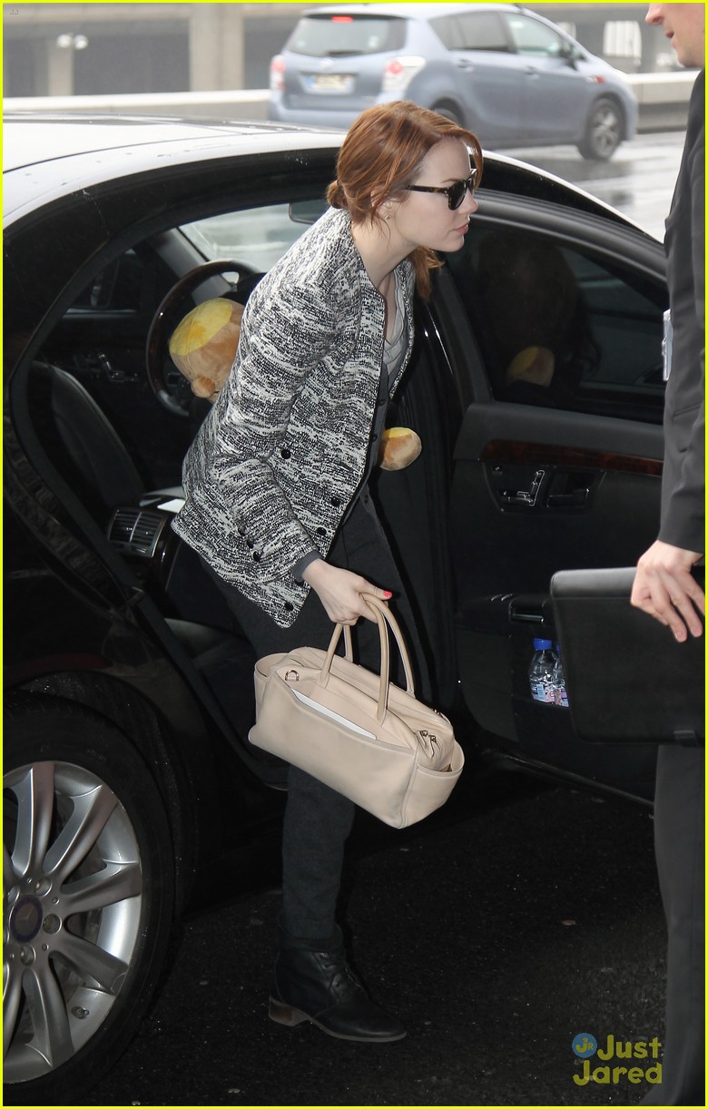 Full Sized Photo of emma stone paris jfk teddy 07 | Emma Stone Shares