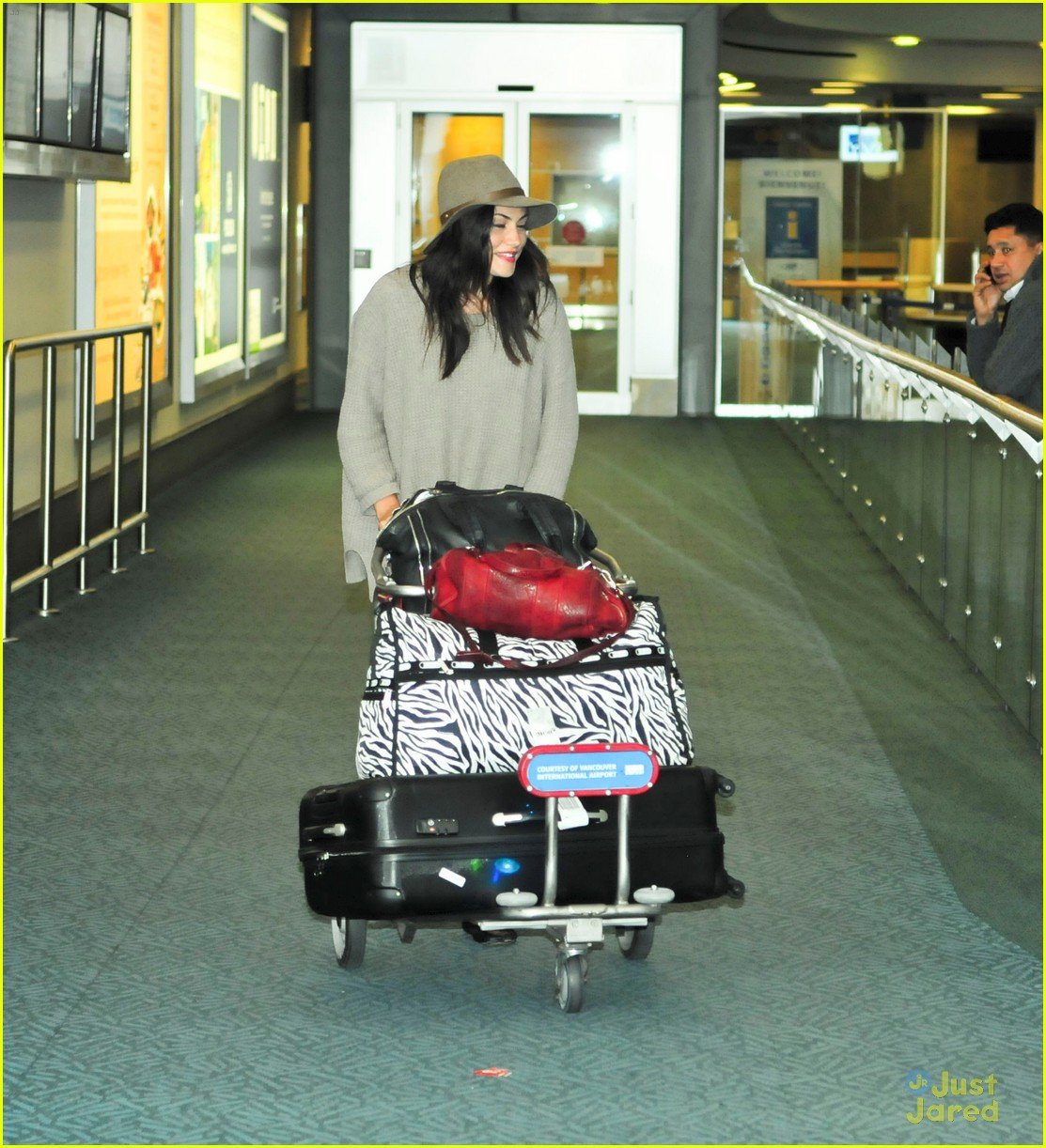 Phoebe Tonkin: Back to Vancouver! | Photo 453698 - Photo Gallery | Just ...