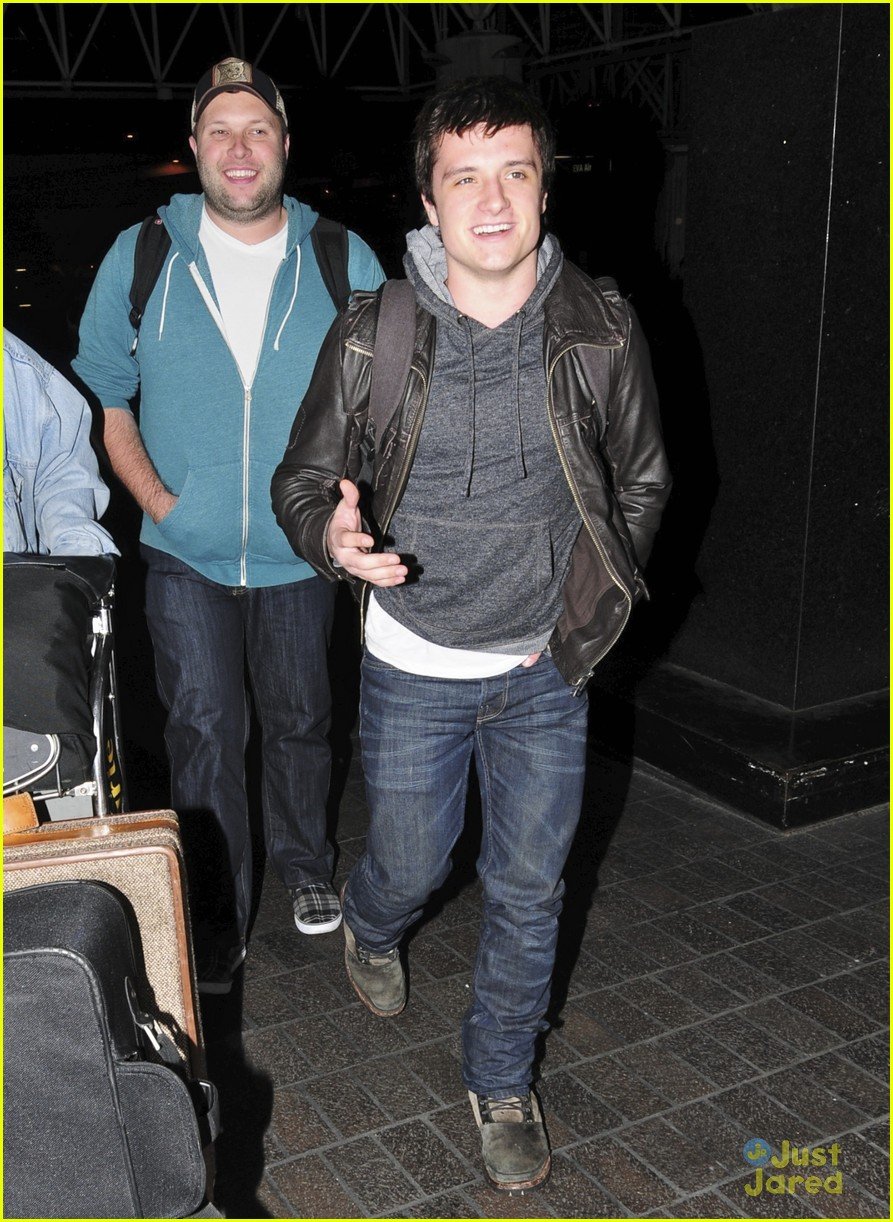 Vanessa Hudgens & Josh Hutcherson 'Journey' Out of LAX | Photo 455257 ...