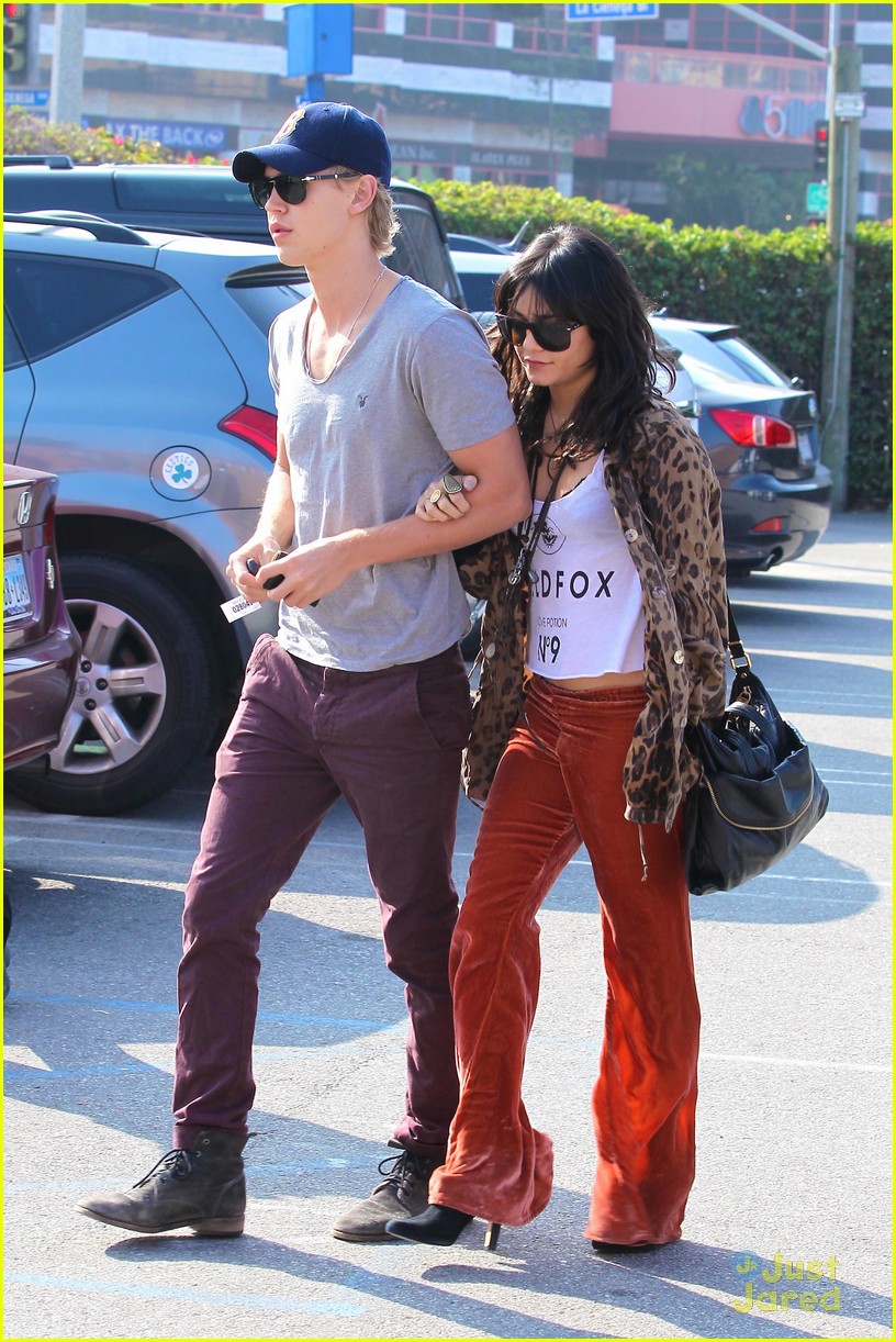 Vanessa Hudgens & Austin Butler: Kissy Kissy! | Photo 454104 - Photo ...