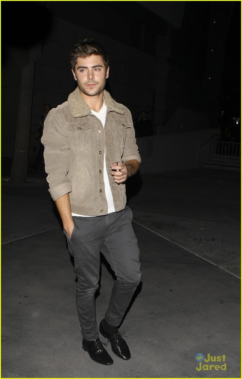 Zac Efron: Lakers Game Guy | Photo 454657 - Photo Gallery | Just Jared Jr.