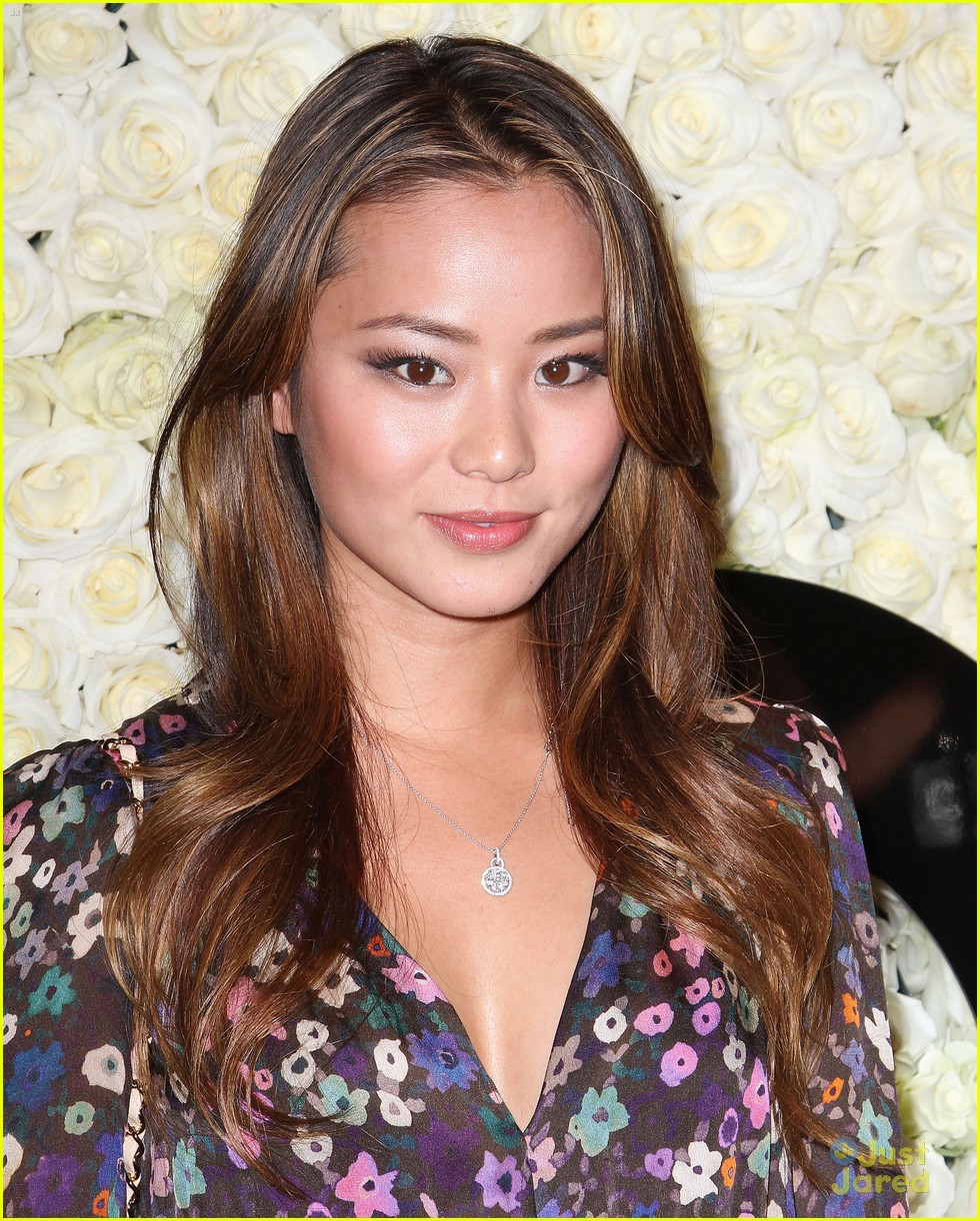 Ashley Madekwe & Jamie Chung Make 'A Buzz' with QVC Photo 461327