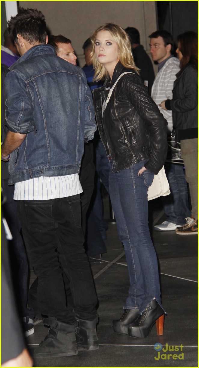 Full Sized Photo of ashley benson laker game 01 | Ashley Benson: Lakers
