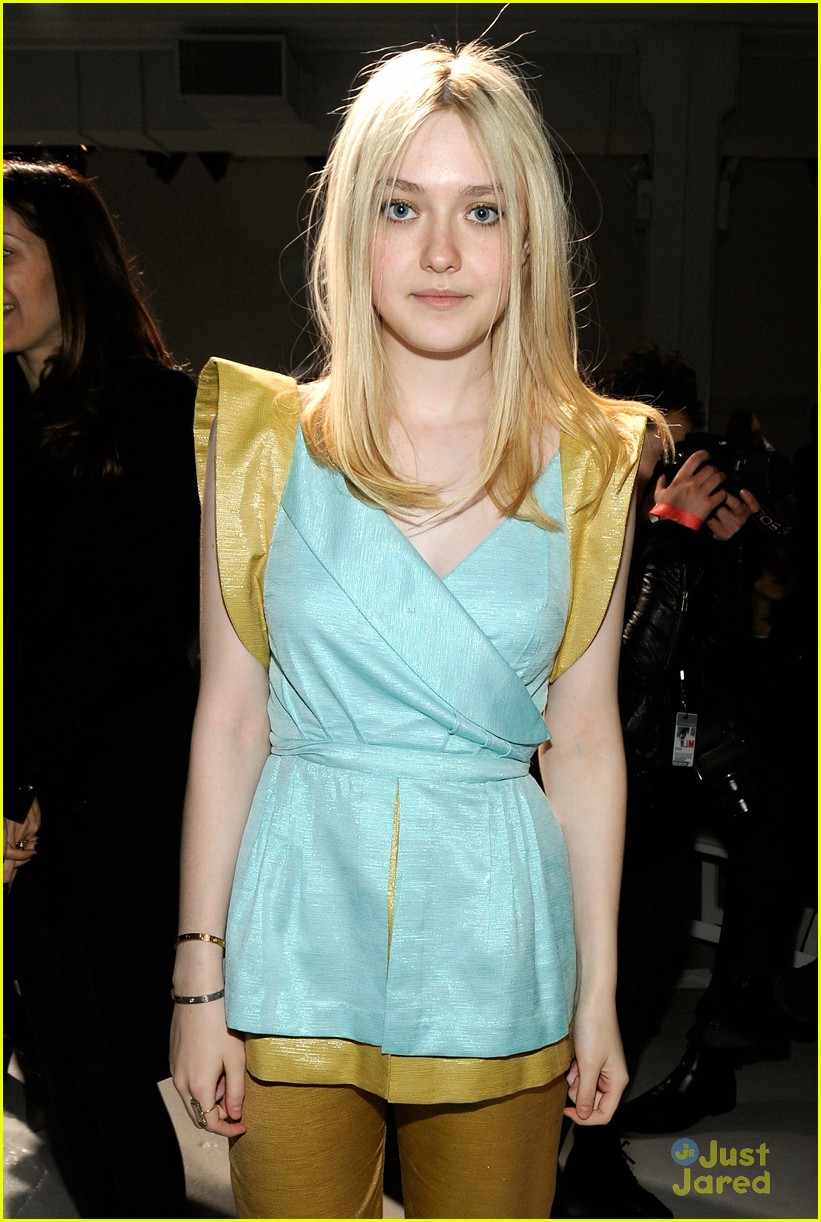 Full Sized Photo of dakota fanning rodarte show 07 | Dakota Fanning