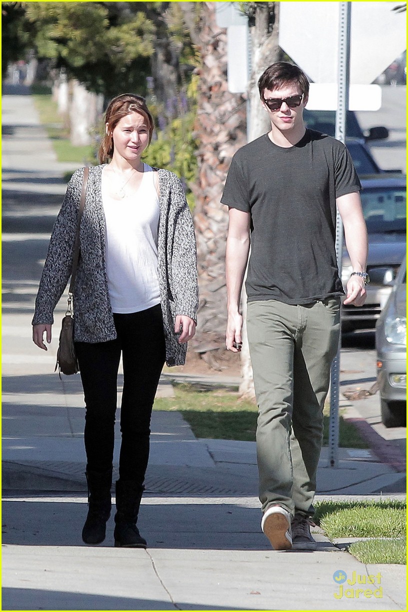 jennifer lawrence nicholas hoult walk 01