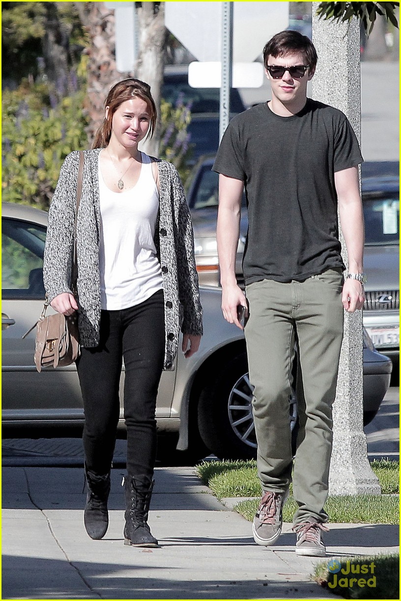 jennifer lawrence nicholas hoult walk 03