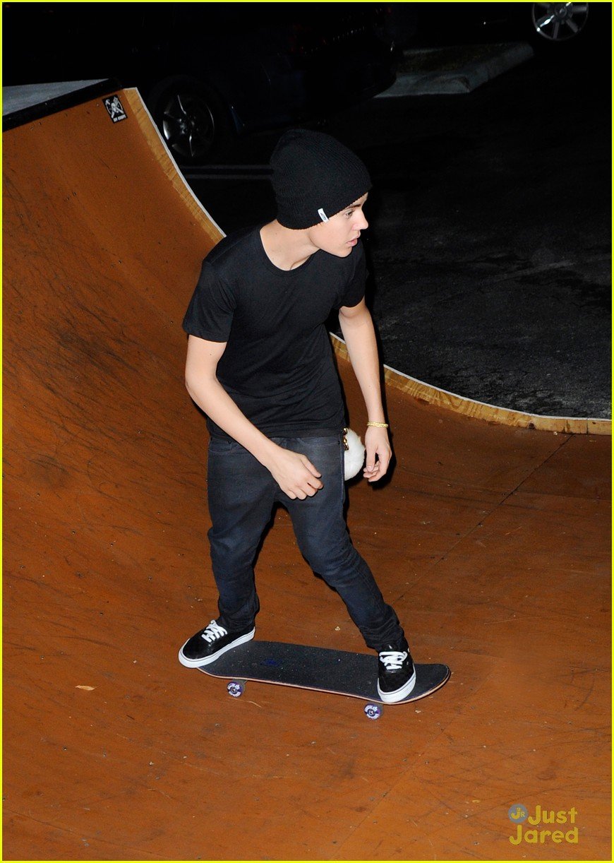 Justin Bieber Skateboarding in Miami Photo 458130 Photo Gallery Just Jared Jr.