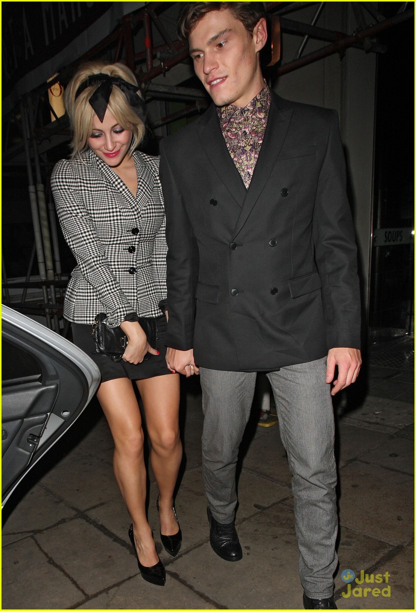 Pixie Lott Valentine's Day Kisses with Oliver Cheshire! | Photo 459896