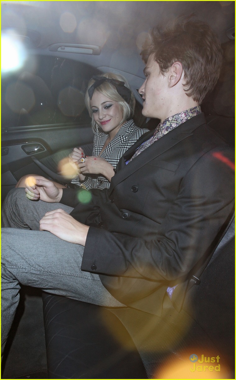 Pixie Lott Valentine's Day Kisses with Oliver Cheshire! | Photo 459900