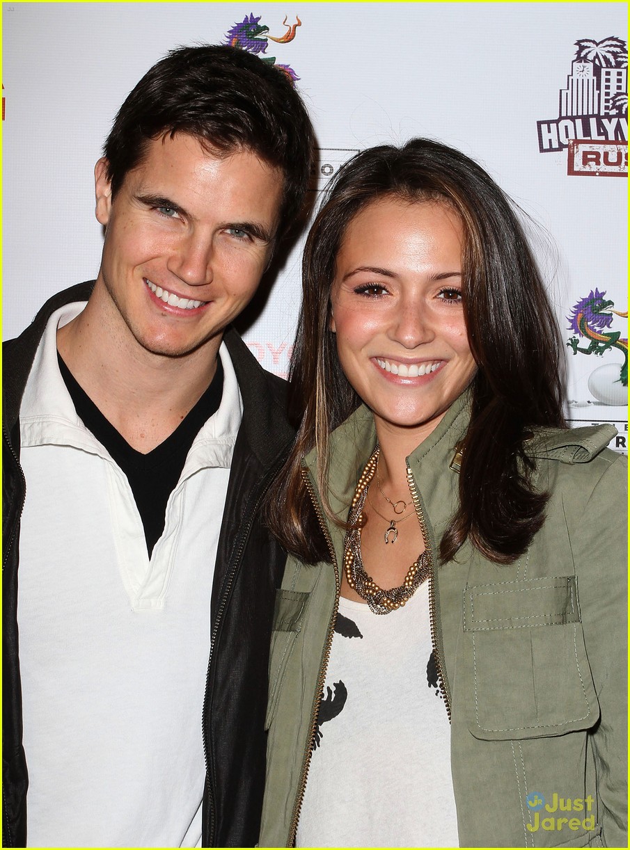 Robbie Amell & Italia Ricci: Hollywood Rush 2012 | Photo 460666 - Photo ...