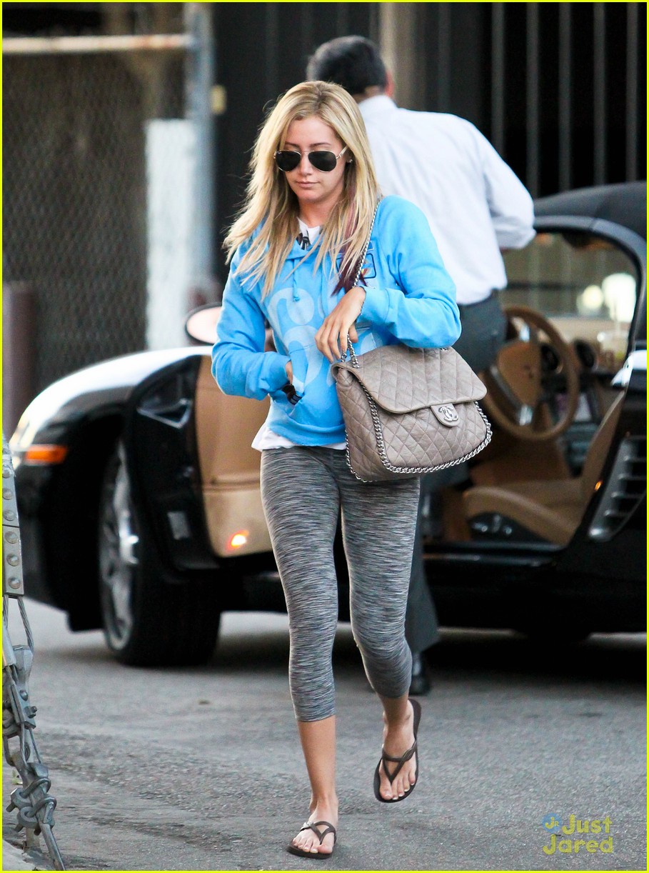 Ashley Tisdale & Martin Johnson: Valentine's Day Getaway | Photo 459869 ...