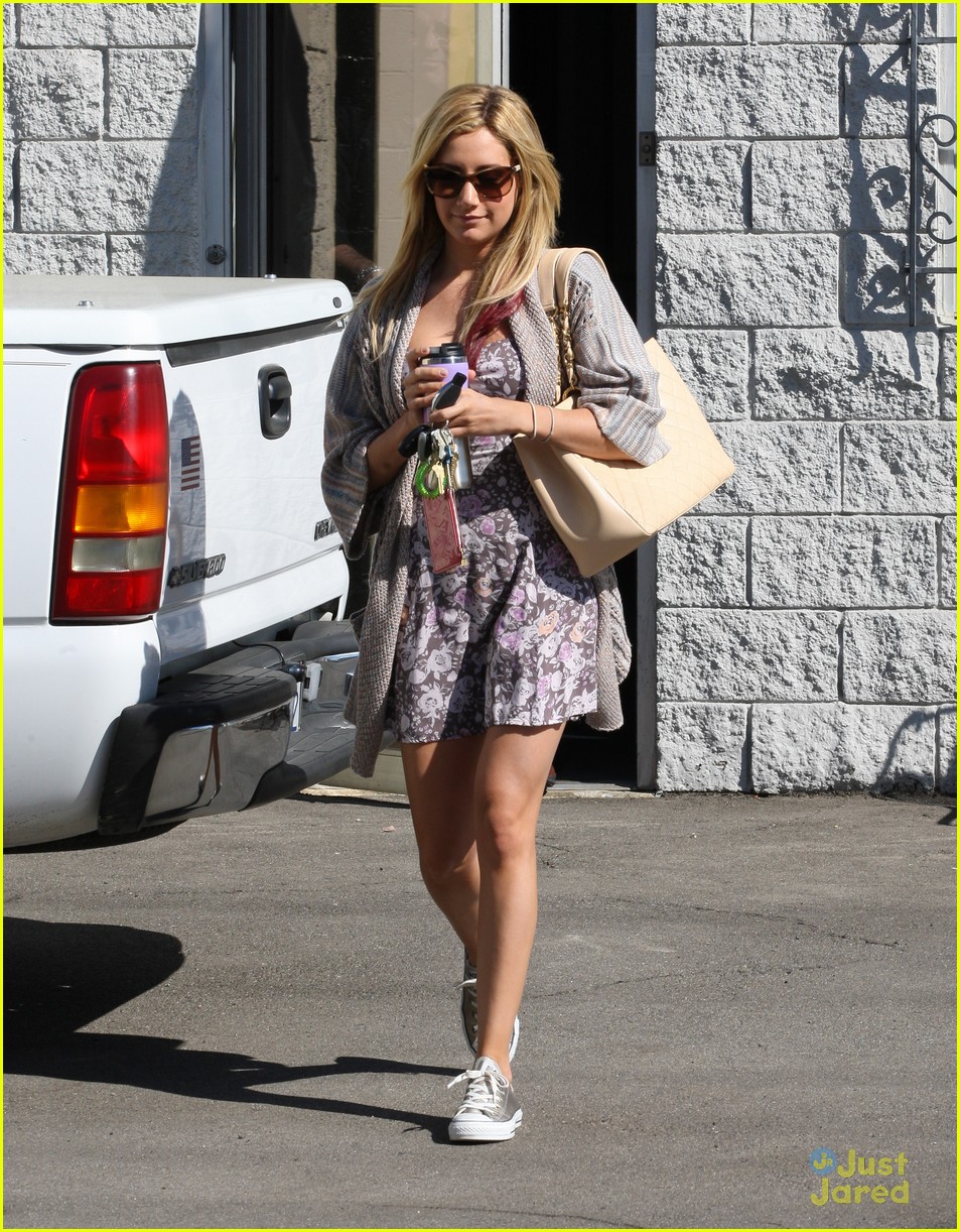 Ashley Tisdale: Sunny Studio Stop | Photo 461039 - Photo Gallery | Just ...