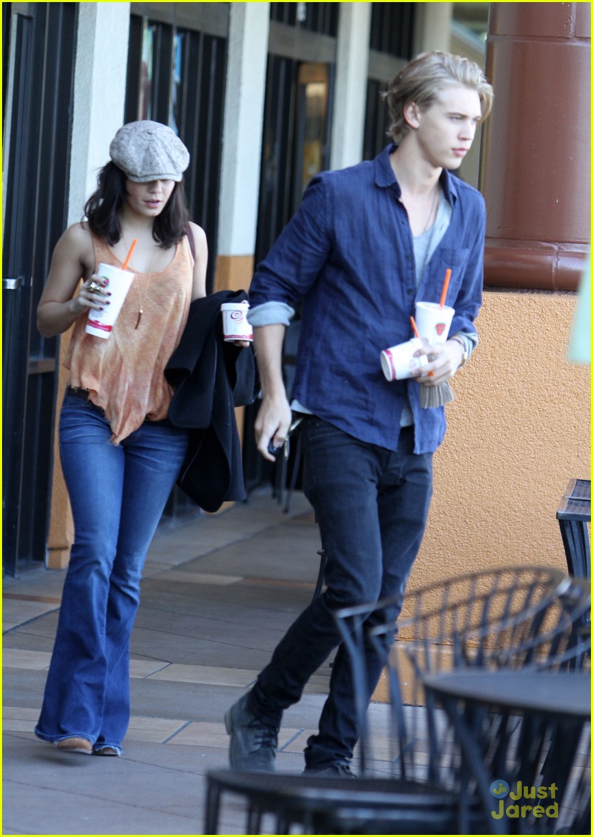 Vanessa Hudgens & Austin Butler: Jamba Juice Stop | Photo 458606 ...