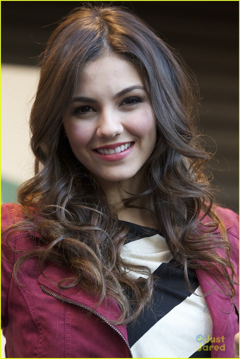 817px x 1222px - Victoria Justice: El Corte Cutie: Photo 461384 | Victoria Justice Pictures  | Just Jared Jr.