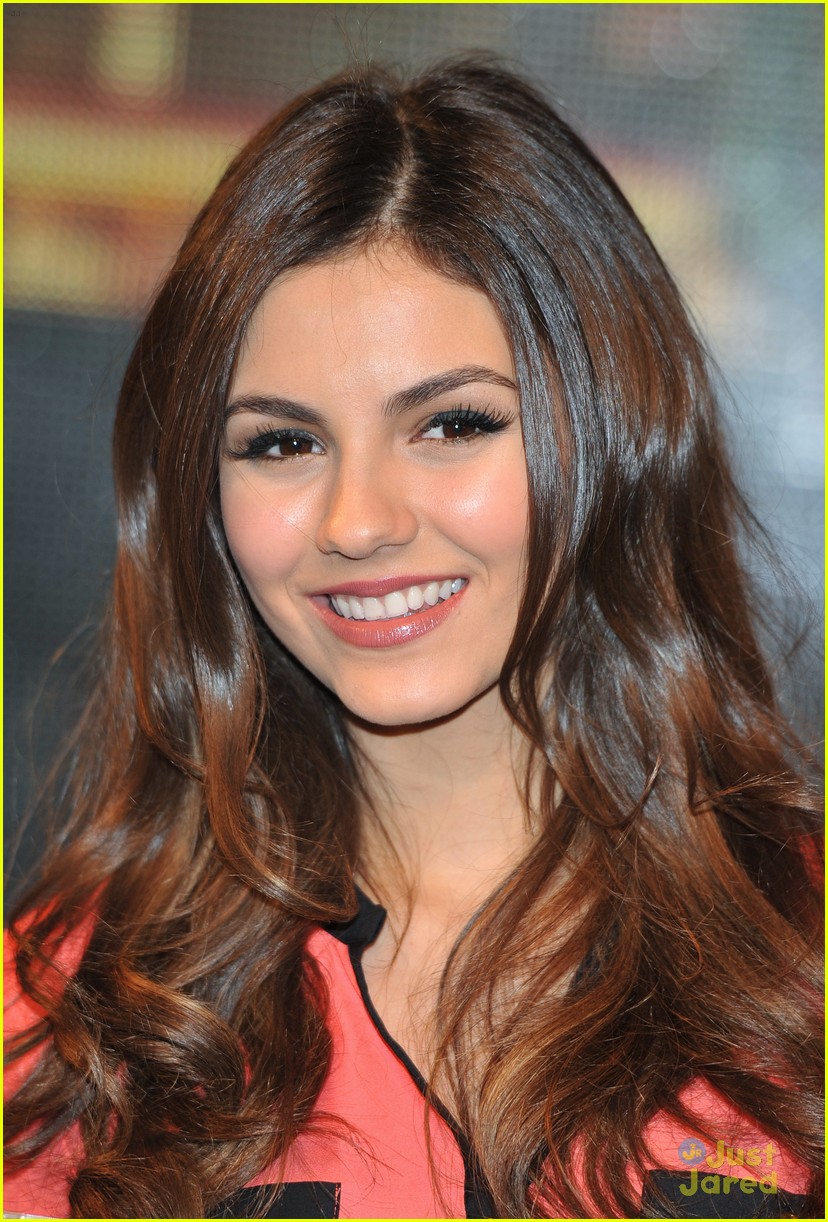 Victoria Justice: HMV Hottie | Photo 461005 - Photo Gallery | Just ...