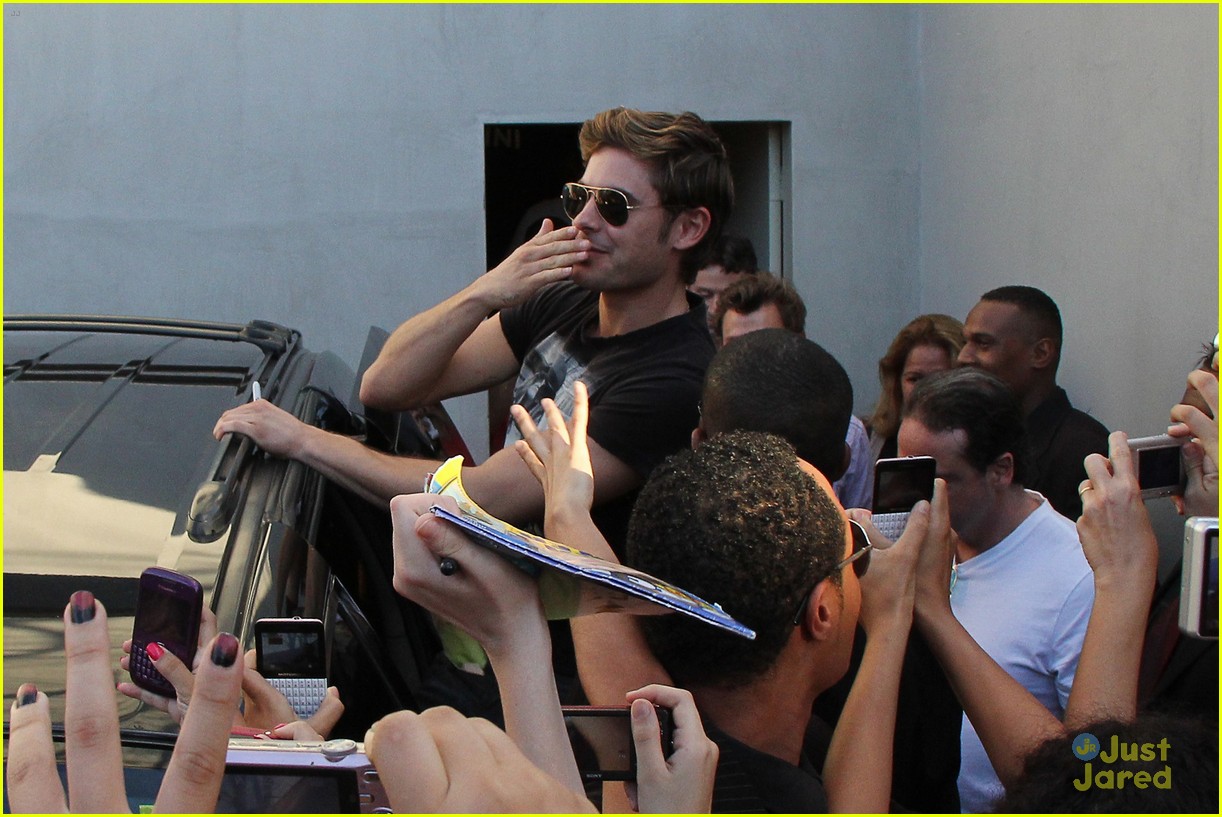 Betty White Bombs Zac Efron's 'Voice' Audition! | Photo 462177 - Photo