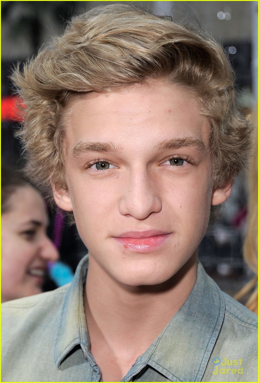 Cody Simpson: 'Mirror Mirror' with Grandma! | Photo 464618 - Photo ...