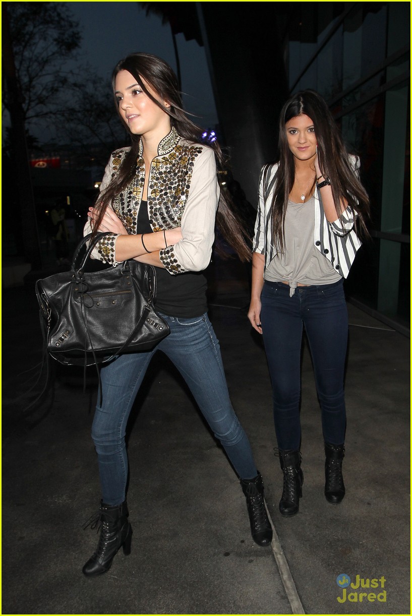 Kendall & Kylie Jenner: Lakers Ladies | Photo 465779 - Photo Gallery ...