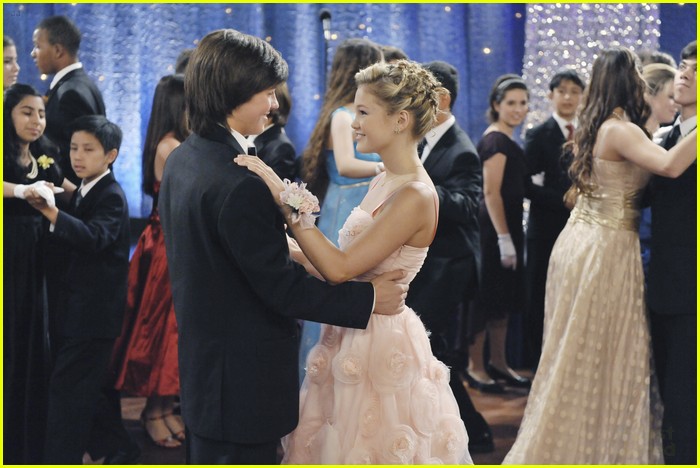 Leo Howard: Olivia Holt's 'Kickin It' King | Photo 463092 - Photo ...