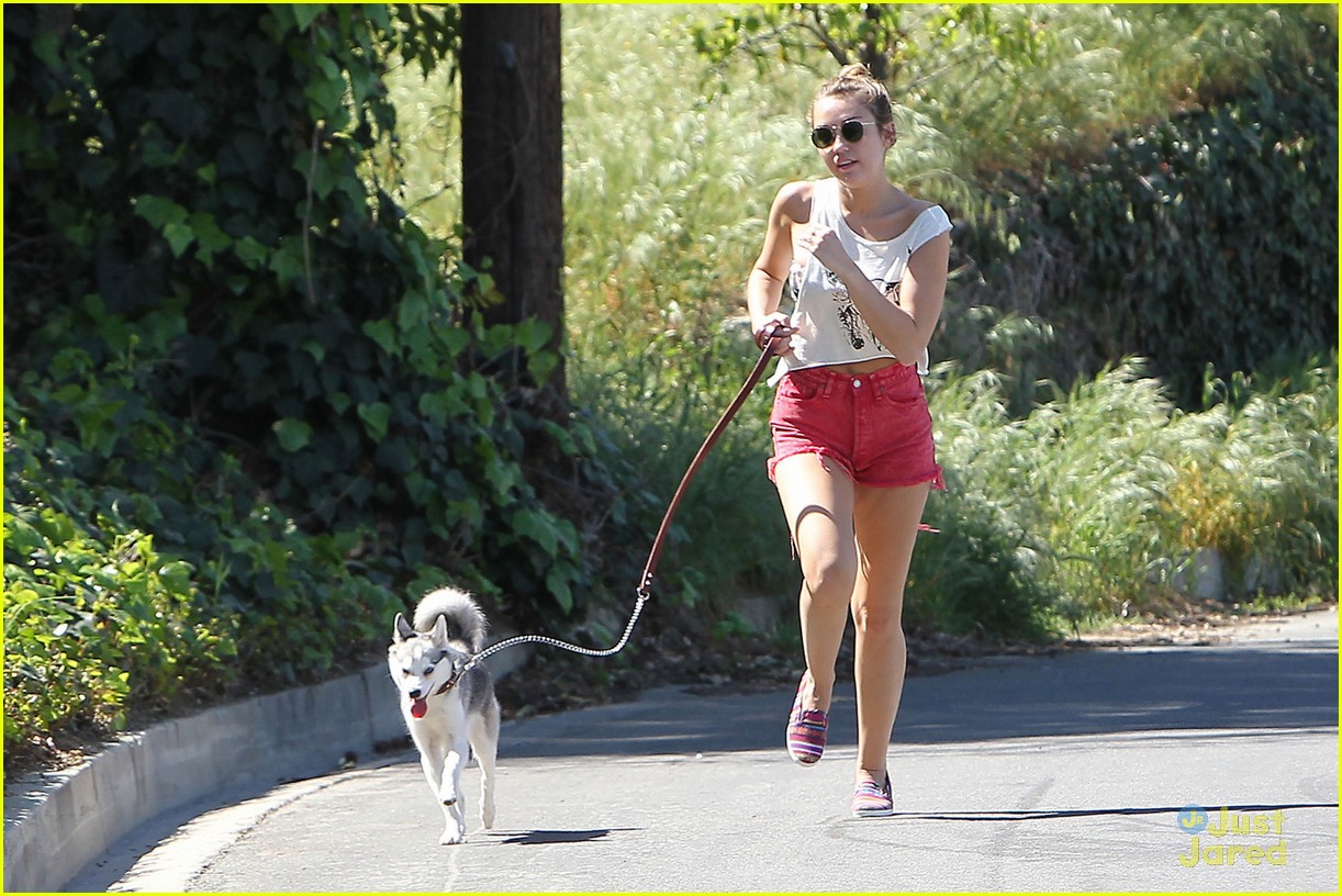 Miley Cyrus: Running with Floyd | Photo 462694 - Photo Gallery | Just ...