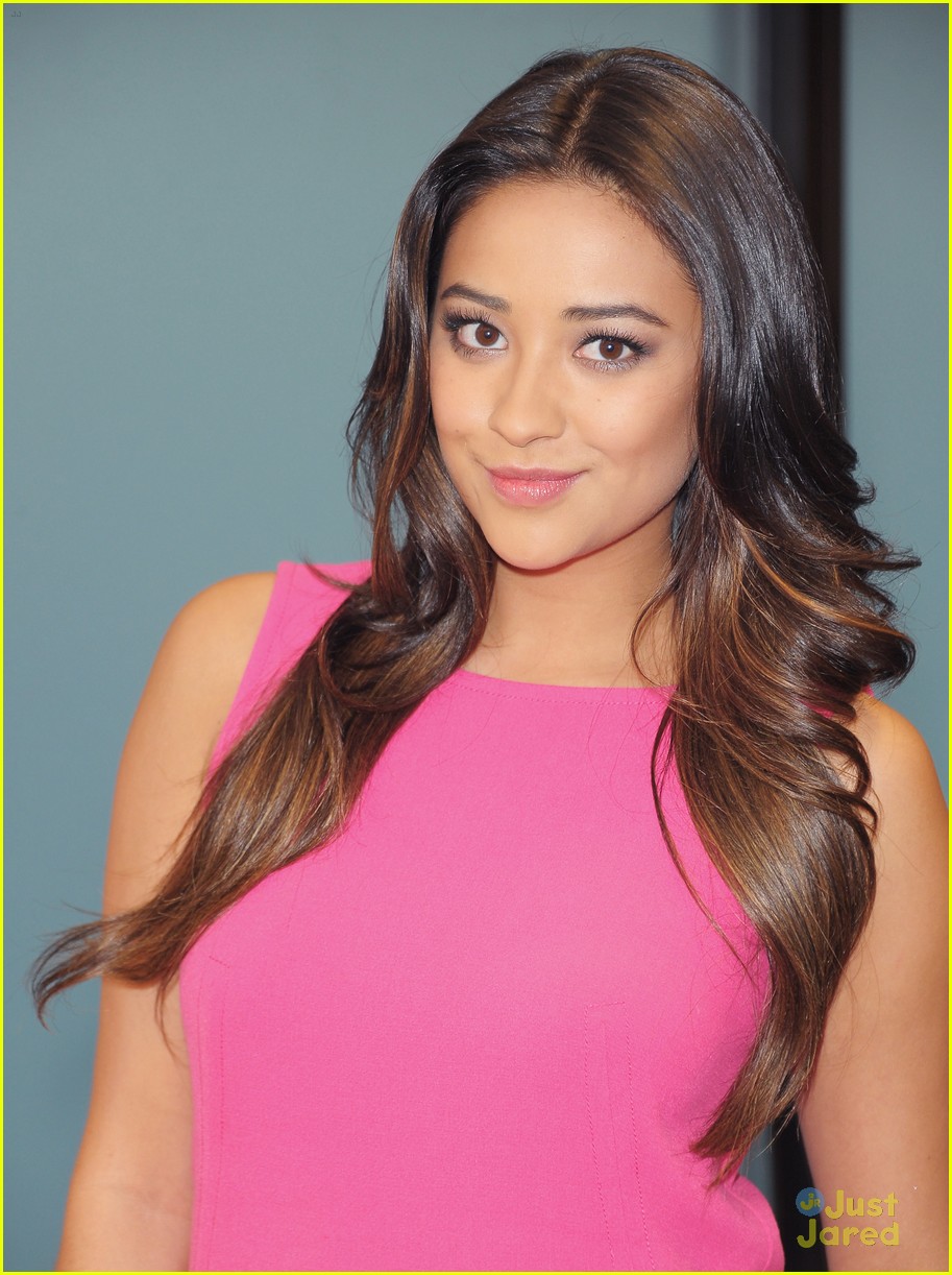 Shay Mitchell: Seventeen Prom Signing! | Photo 464442 - Photo Gallery ...