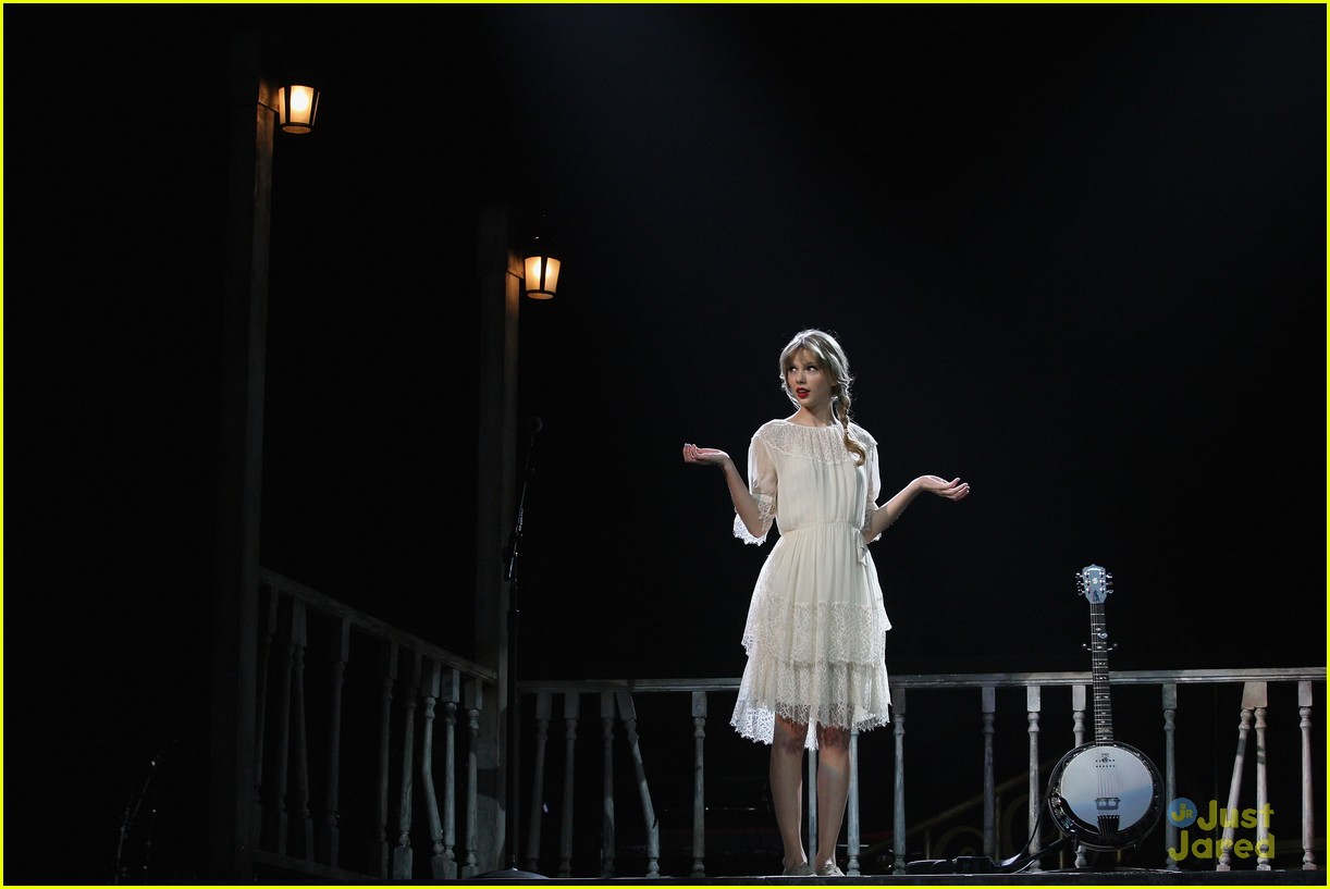 Full Sized Photo of taylor swift bob collaboration 02 Taylor Swift & B.o.B. Collaboration