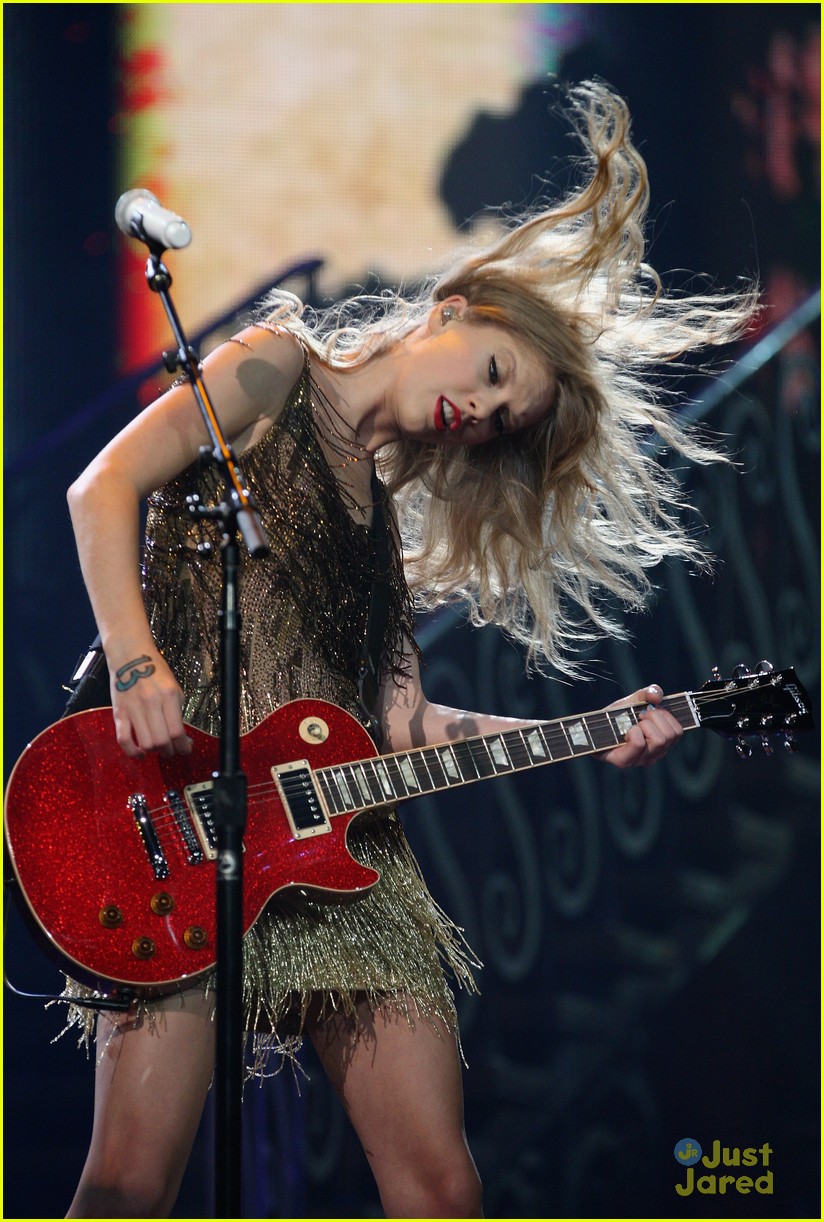 Taylor Swift & B.o.B. Collaboration Coming! Photo 464649 Photo Gallery Just Jared Jr.