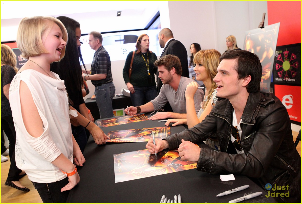 Jennifer, Liam & Josh The Hunger Games Mall Tour KickOff! Photo