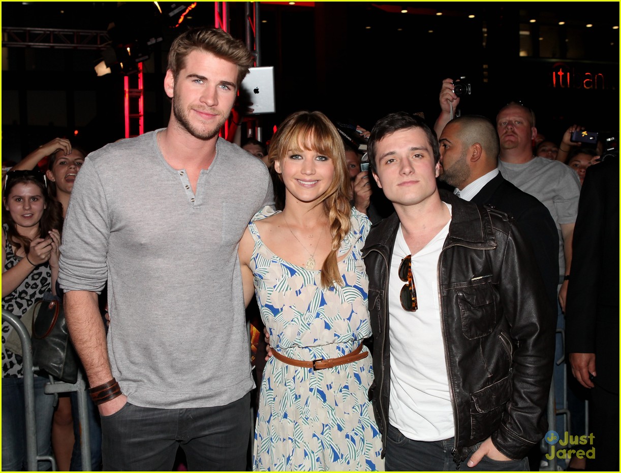 Full Sized Photo of jennifer liam josh mall tour thg 02 Jennifer