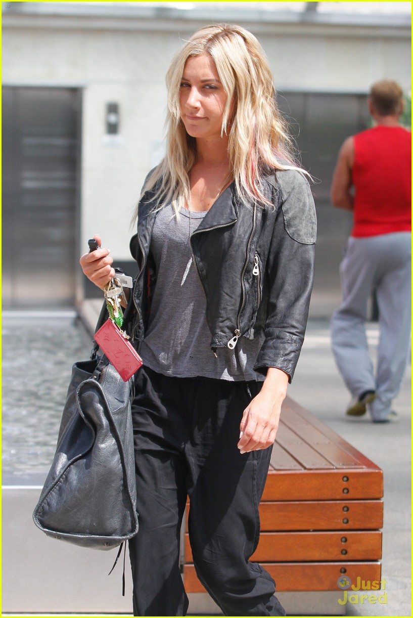 Full Sized Photo of ashley tisdale lunch mikayla 03 | Ashley Tisdale