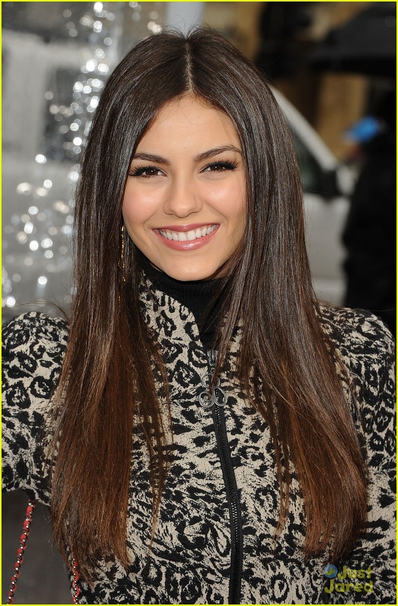 Victoria Justice: 'Mirror Mirror' On The Wall | Photo 464544 - Photo ...