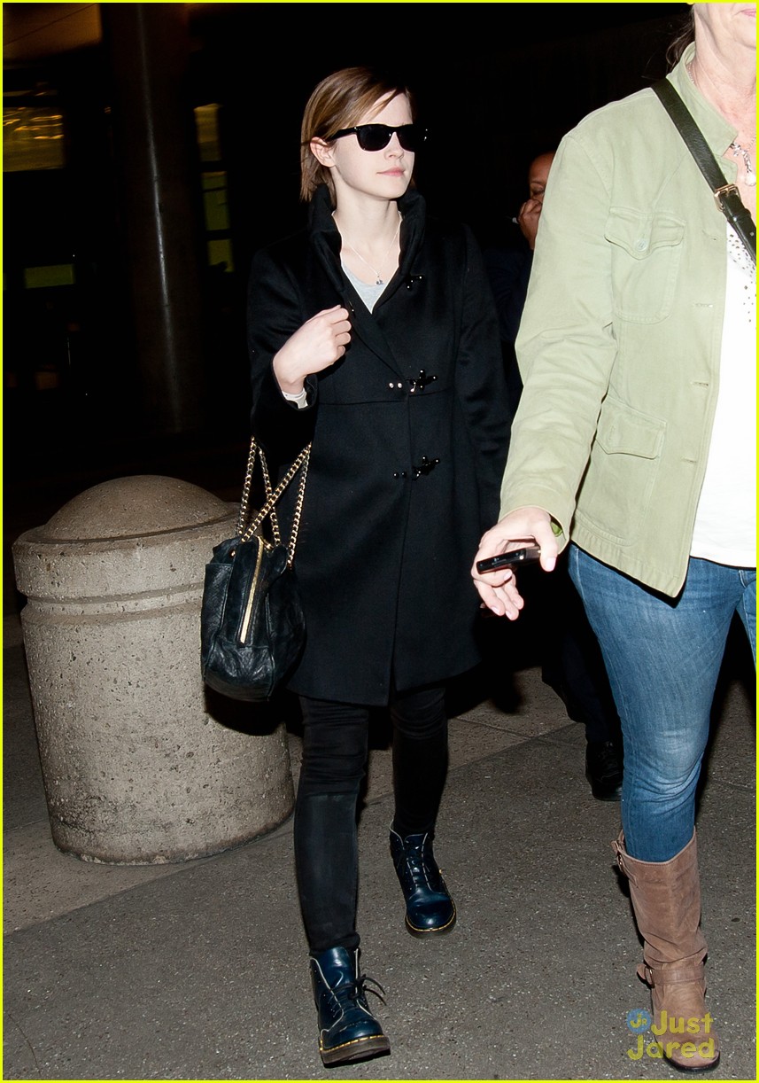 Full Sized Photo Of Emma Watson Makeup Artist 05 Emma Watson Part full-sized-photo-of-emma-watson-makeup-artist-05-emma-watson-part