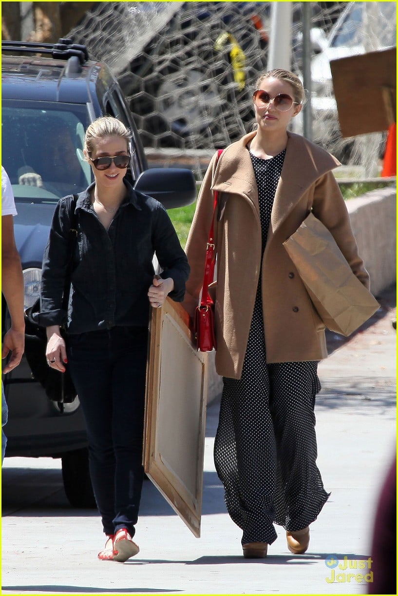 Full Sized Photo of dianna agron flea market 13 | Dianna Agron: Rolling