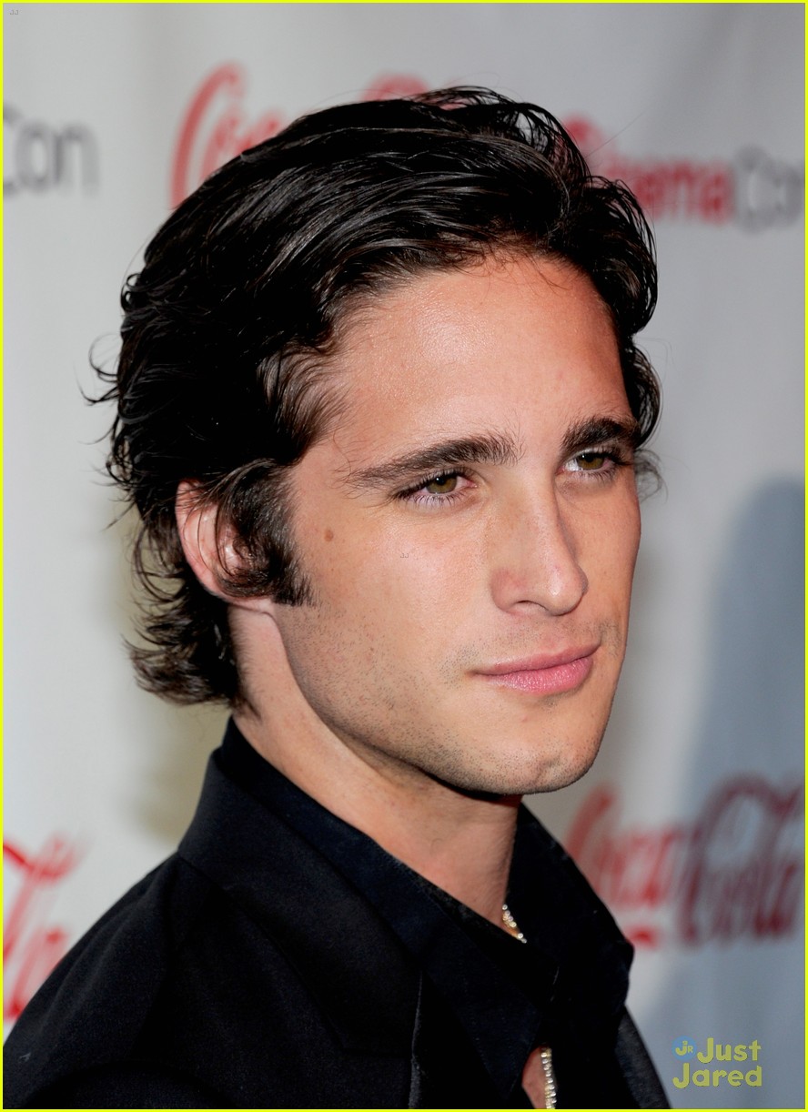 Diego Boneta: CinemaCon 2012's Rising Star Award | Photo 470433 - Photo ...